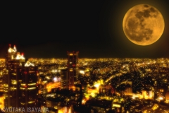 新宿の夜景と月