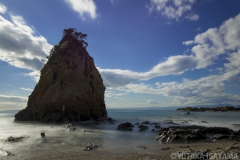 立石と海岸(スローシャッター)